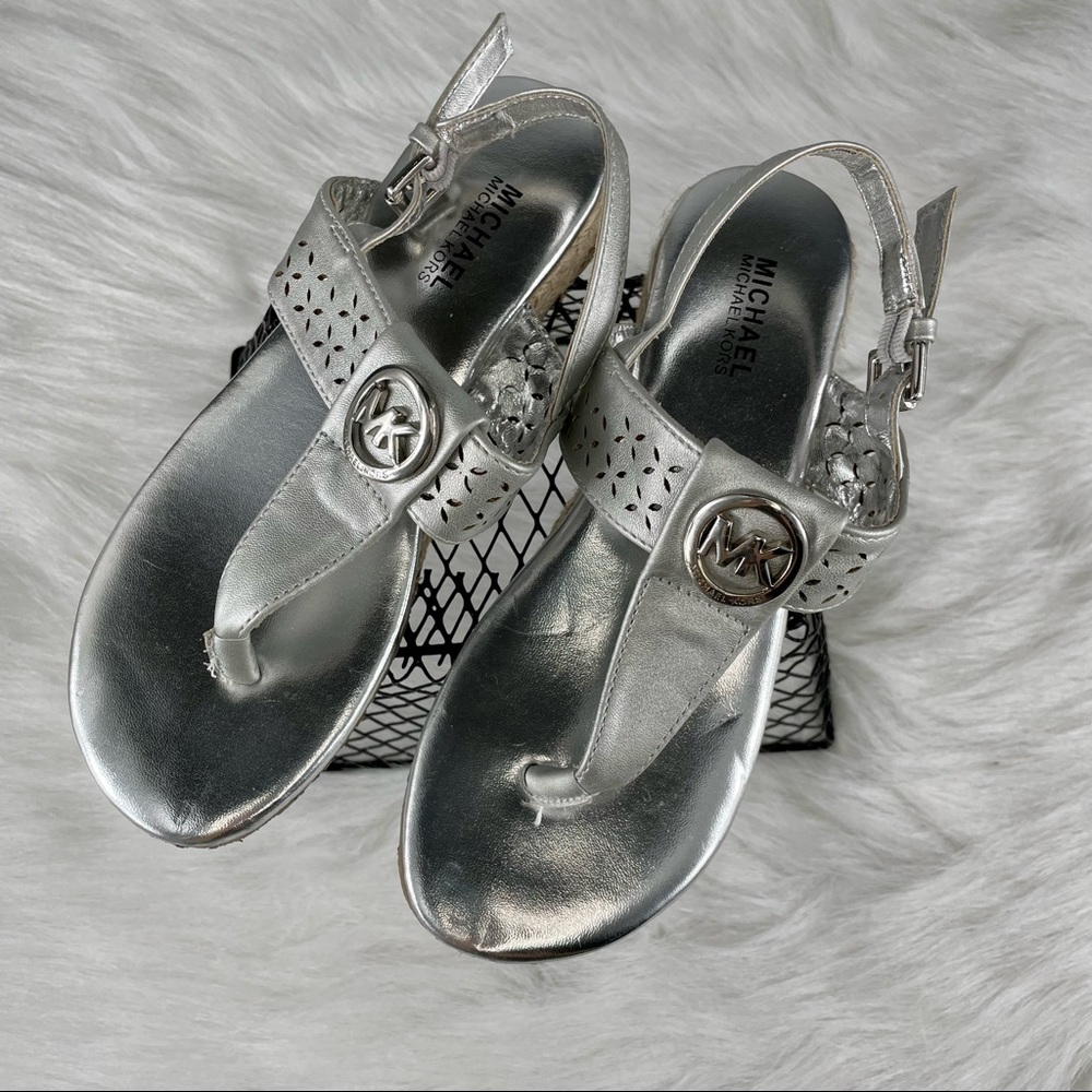 MICHAEL KORS Girls Perry Silver Sandals, Signature MK Charm Logo